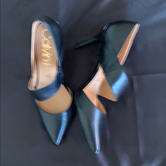 Shoes - Picture 2 of 5